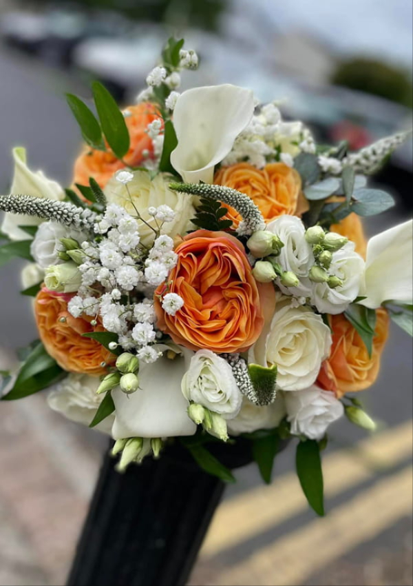 Seasonal wedding flowers for an Offaly celebration by K Flowers